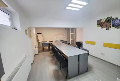 Spațiu comercial, de 68 mp, în Central - 14