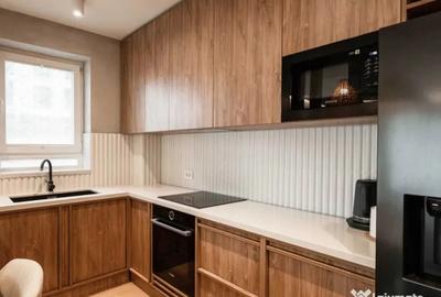 Apartament cu 3 camere semidecomandat în Tractorul - 7