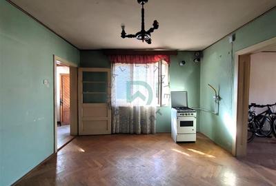 Casă individuală cu 4 camere cu Canalizare în Central - 1