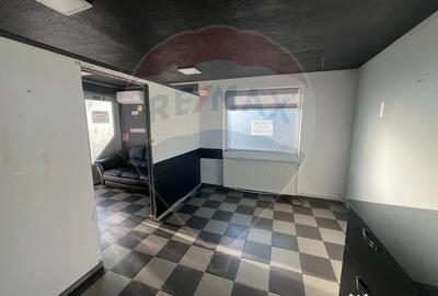 Spațiu comercial, de 93 mp, în Central - 8