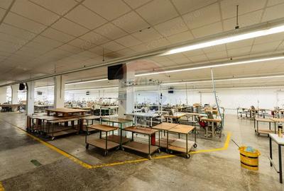 Spațiu comercial, de 2,400 mp, în Central - 11