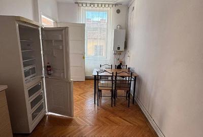 Garsonieră decomandată în Central