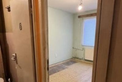 Apartament cu 4 camere decomandat în Astra