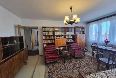 Apartament cu 3 camere semidecomandat în Colentina - 1