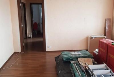 Apartament cu 3 camere semidecomandat în Berceni - 9