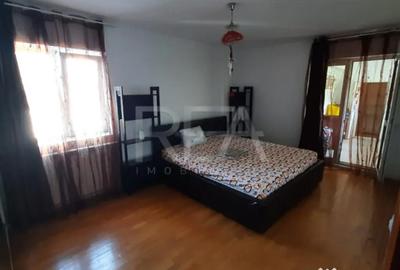Apartament cu 3 camere semidecomandat în Pantelimon