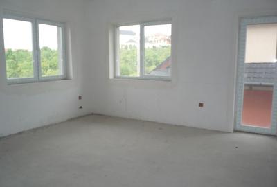 Casă cu 5 camere cu Teren 1250 Mp în Central - 2