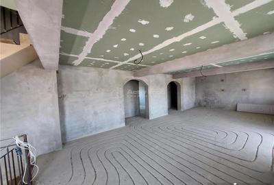 Casă cu Teren 1400 Mp în Mărăcineni - 2