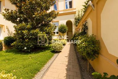 Apartament cu 3 camere semidecomandat, mobilat în Central
