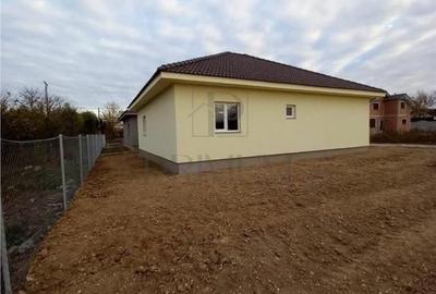 Casă cu 3 camere cu Teren 350 Mp în Săcălaz