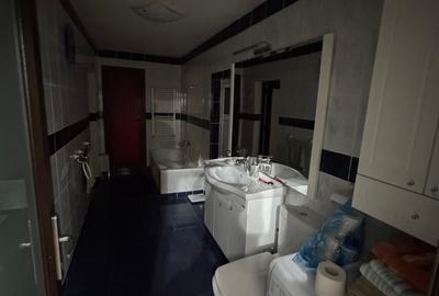 Casă individuală cu 8 camere cu Canalizare în Central - 9