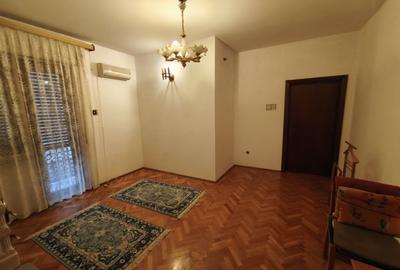 De inchiriat: casa spatioasa cu terasa si garaj – Domenii - 12