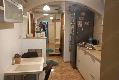 Apartament cu 3 camere semidecomandat în Central - 9