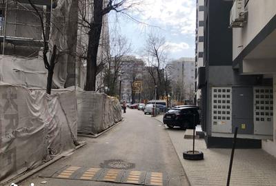 Spațiu comercial, de 240 mp, în Central - 3