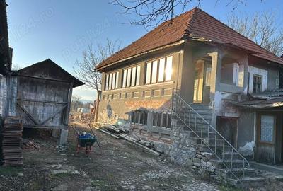 Casă cu Teren 1000 Mp în Central - 2