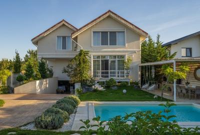 Casă individuală cu 7 camere cu Piscina în Central - 3