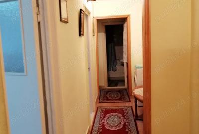 Apartament cu 3 camere decomandat în Viziru 3 - 1