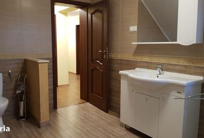 Apartament cu 3 camere, mobilat în Central - 9