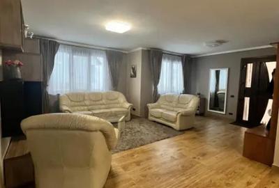 Casă cu 7 camere cu Teren 530 Mp în Central - 3