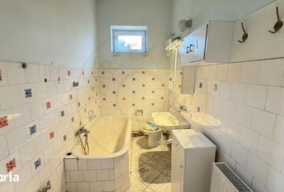 Casă cu 6 camere cu Canalizare în Central - 18