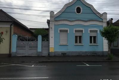 Casă cu 4 camere în Central - 2