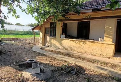 Casă cu 2 camere cu Teren 1000 Mp în Nuci - 2