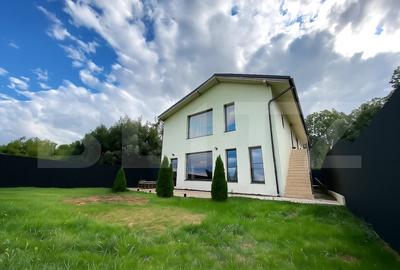 Casa luminoasa, 142 mp utili, teren 500 mp, constructie 2019, zona linistita