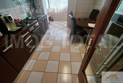 Apartament 4 camere Centru, partial mobilat