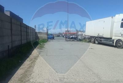 Spațiu comercial, de 1,900 mp, în Lacu - 2