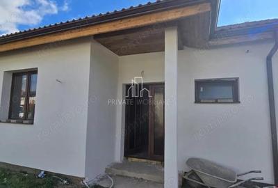 Casă cu Teren 200 Mp în Est