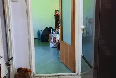 De vanzare apartament 3 camere Ozana - 2