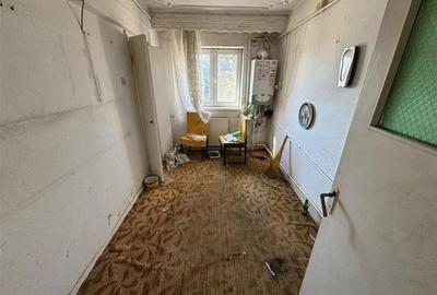Apartament 3 camere, 70mp, etaj 4/4 cu acoperis, zona Casa de Cultura - 2