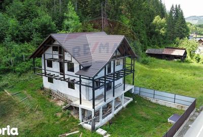Casă cu 7 camere cu Teren 300 Mp în Central - 8