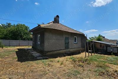 Casă cu 4 camere cu Teren 909 Mp în Ulmu - 2