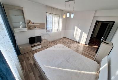 Garsonieră decomandată, mobilată în Nicolina