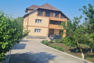 Casă cu 6 camere în Budești - 10