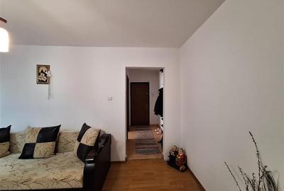Apartament cu 2 camere semidecomandat, mobilat în 9 Mai - 8