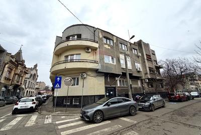 Apartament cu 3 camere decomandat, mobilat în P-ța Unirii