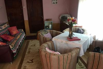 Casă cu 4 camere cu Teren 2500 Mp în Ilovăț - 1