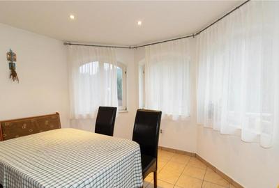 Resedinta cu atmosfera familiara,peisaj imersiv,amplasare pr - 18