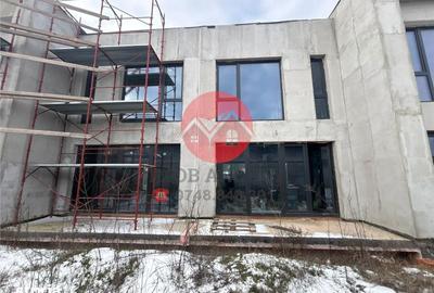 Casă cu 5 camere cu Teren 600 Mp în Central - 9