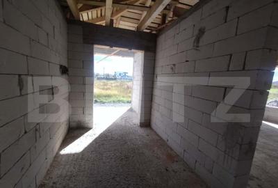 Casa cu 4 camere, 153 mp utili, teren 1000 mp extravilan, ut - 9