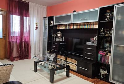 Apartament cu 3 camere decomandat în Ultracentral