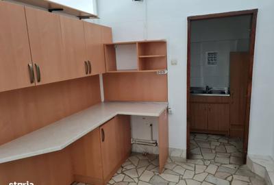 Spațiu comercial, de 76 mp, în Central - 8