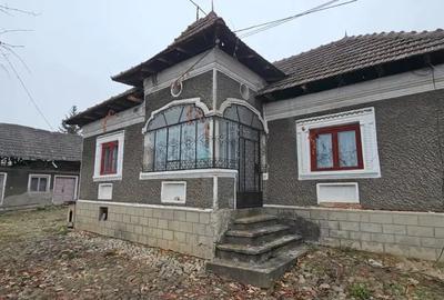 Casă cu 4 camere cu Teren 1020 Mp în Brănești - 2