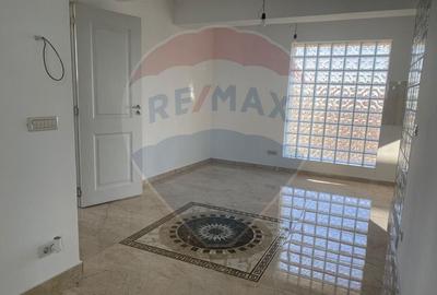 DE VANZARE Apartament cu 4 camere in zona Straulesti