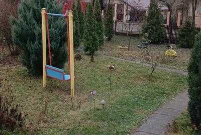 Vand casa la curte - 2