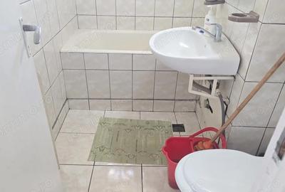 Apartament cu 2 camere decomandat în 22 Decembrie - 11