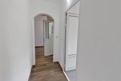 Tur Virtual! Apartament cu trei camere, decomandat, Stefan cel Mare, Sacele, Bra - 2