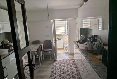 Apartament cu 3 camere în Calea București